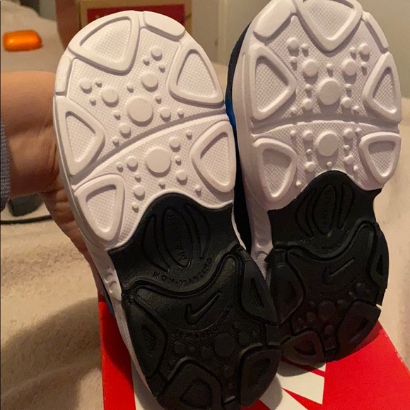 Nike - Picture 4 of 4